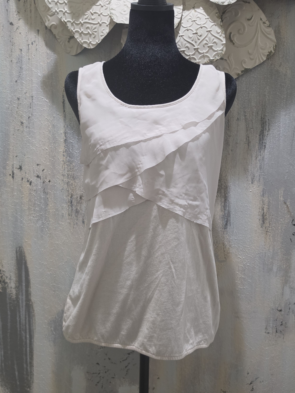 LOFT Cream Layered Ruffle Scoop Tank Size Small